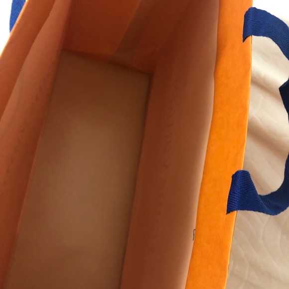 15.5" x 13.5" x 6.25"Authentic Louis Vuitton empty shopping bag 🛍 - Picture 3 of 4